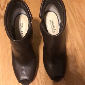 Micheal Kors Open Toe Size 8